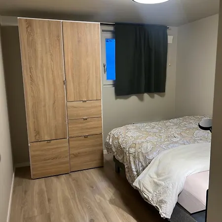 Bright And Pleasant Basement Near Downtown, Lys Og Trivelig Kjellerleilighet I Sentrumsnaert Apartamento