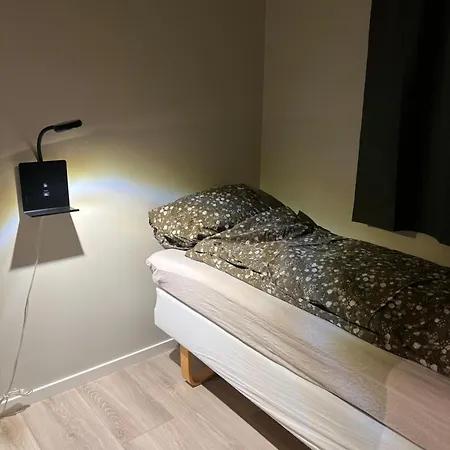 Bright And Pleasant Basement Near Downtown, Lys Og Trivelig Kjellerleilighet I Sentrumsnaert