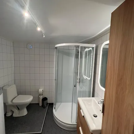 Апартаменты Bright And Pleasant Basement Near Downtown, Lys Og Trivelig Kjellerleilighet I Sentrumsnaert